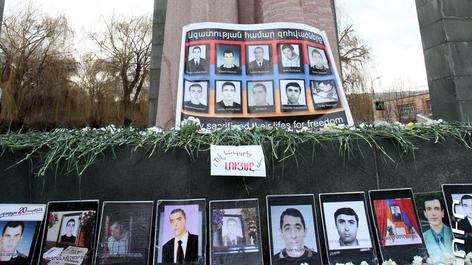 Стартовало шествие в память о жертвах трагедии 1 марта 2008 г в Ереване (прямая трансляция)