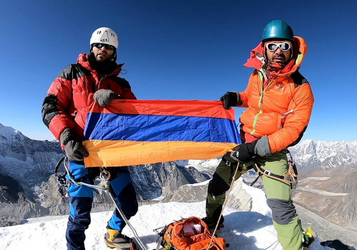 Флаг Армении на вершине Гималаев (видео)