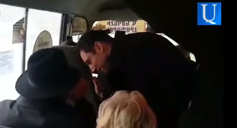 Мэр Еревана пользуется общественным транспортом (видео)