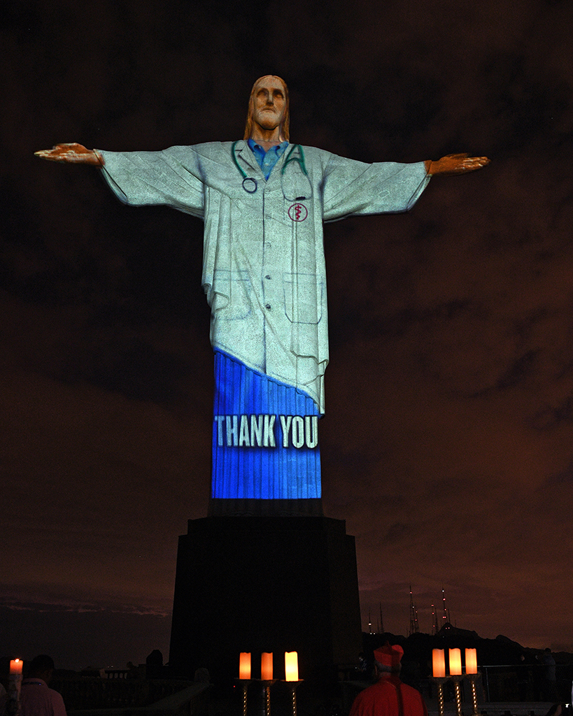 Статую Христа в Рио-де-Жанейро «превратили» в доктора