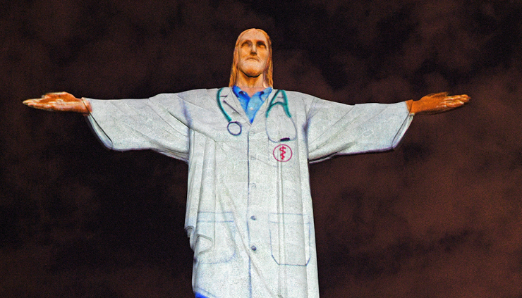 Статую Христа в Рио-де-Жанейро «превратили» в доктора