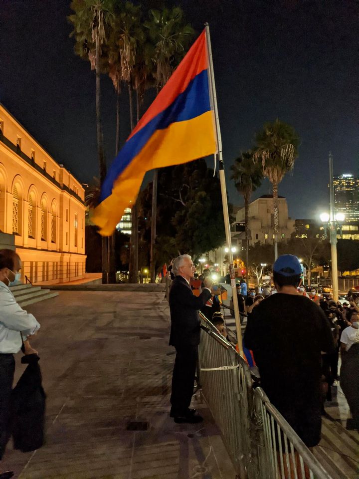 Мэрия Лос-Анджелеса демонстрирует солидарность  с армянским народом