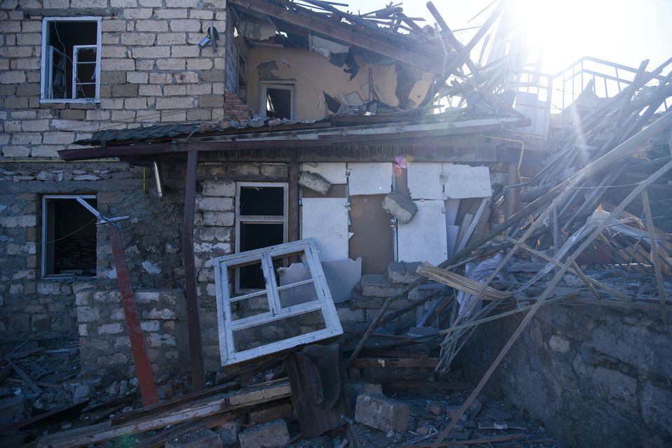 Последствия ночного ракетного обстрела Степанакерта (видео, фотографии)