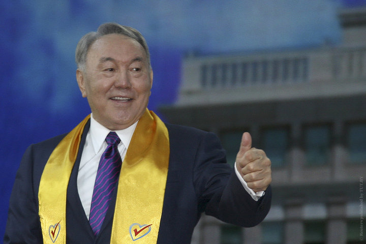 Назарбаев ушел, но не очень далеко