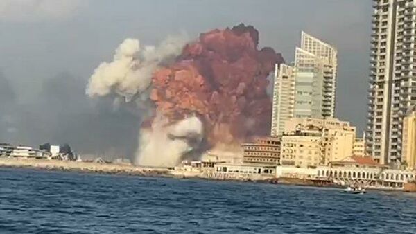 Взрыв в Бейруте. Губернатор сравнил взрыв с ударами по Хиросиме и Нагасаки (видео, фотографии)