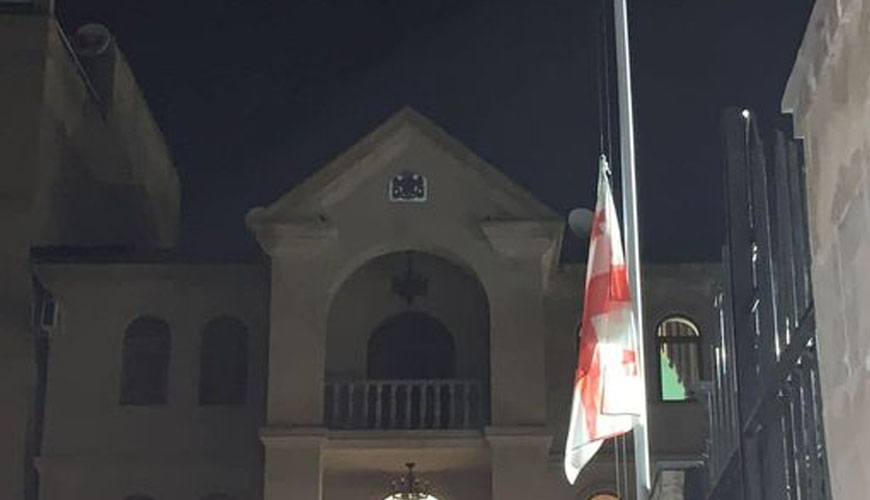Государственный флаг посольства Грузии в Армении приспущен